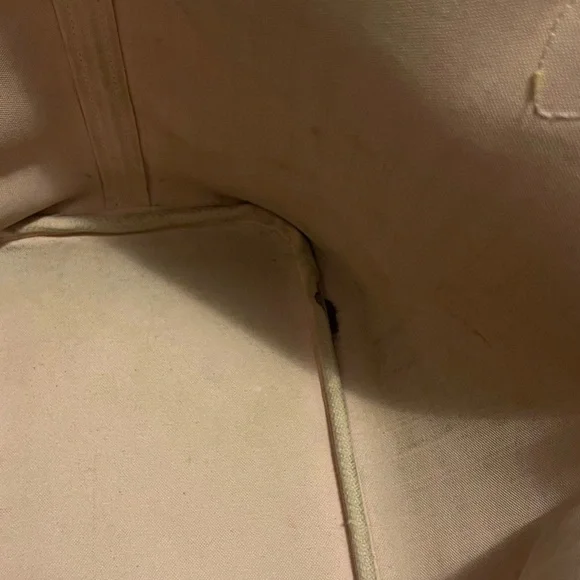 Louis Vuitton Neverfull MM - Picture 11 of 15